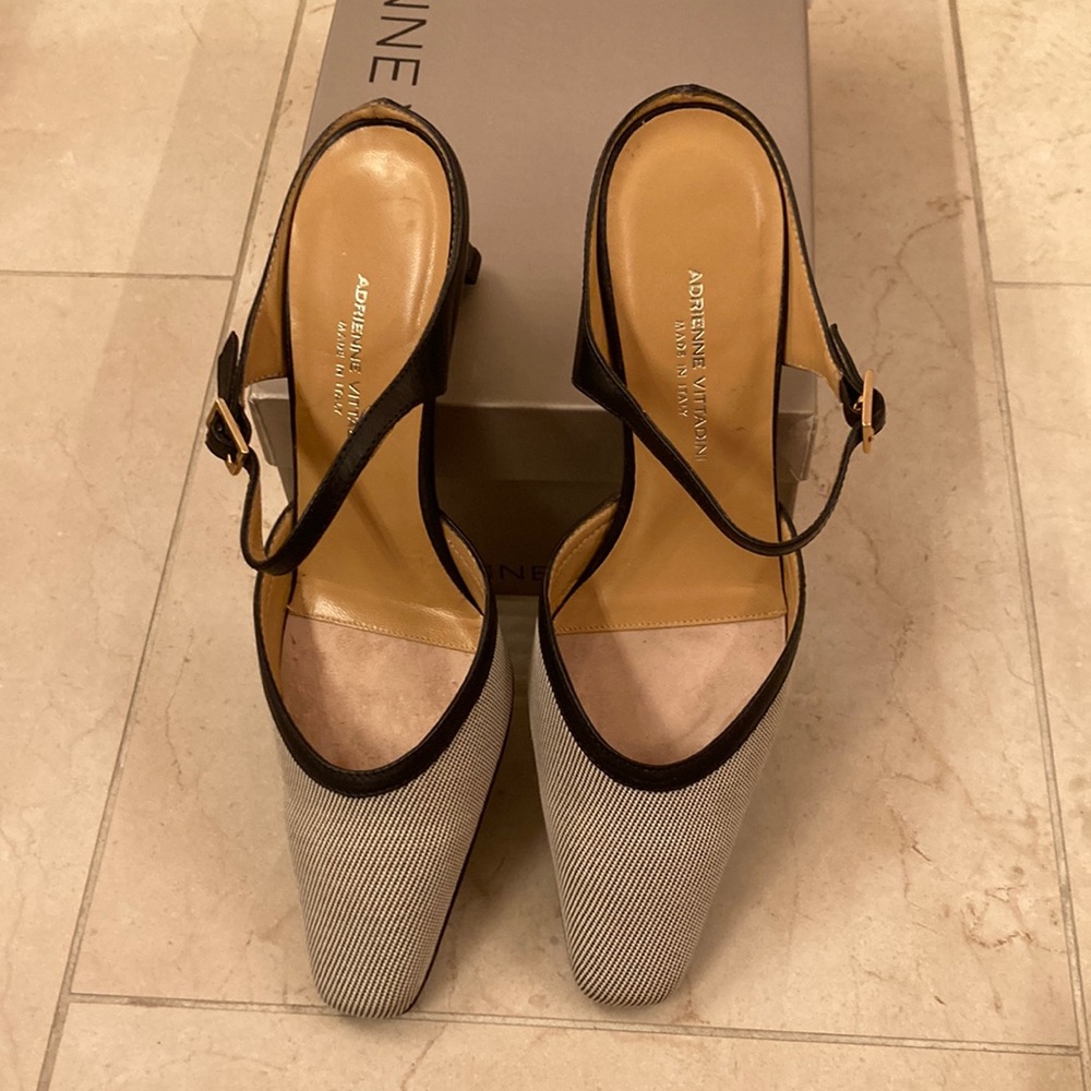 Adrienne Vittadini NIB Black and Linen Slides - Size 6